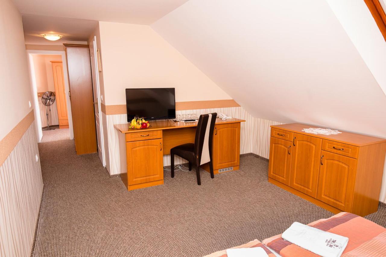 シャールヴァール Tinodi Fogado Bed & Breakfast エクステリア 写真