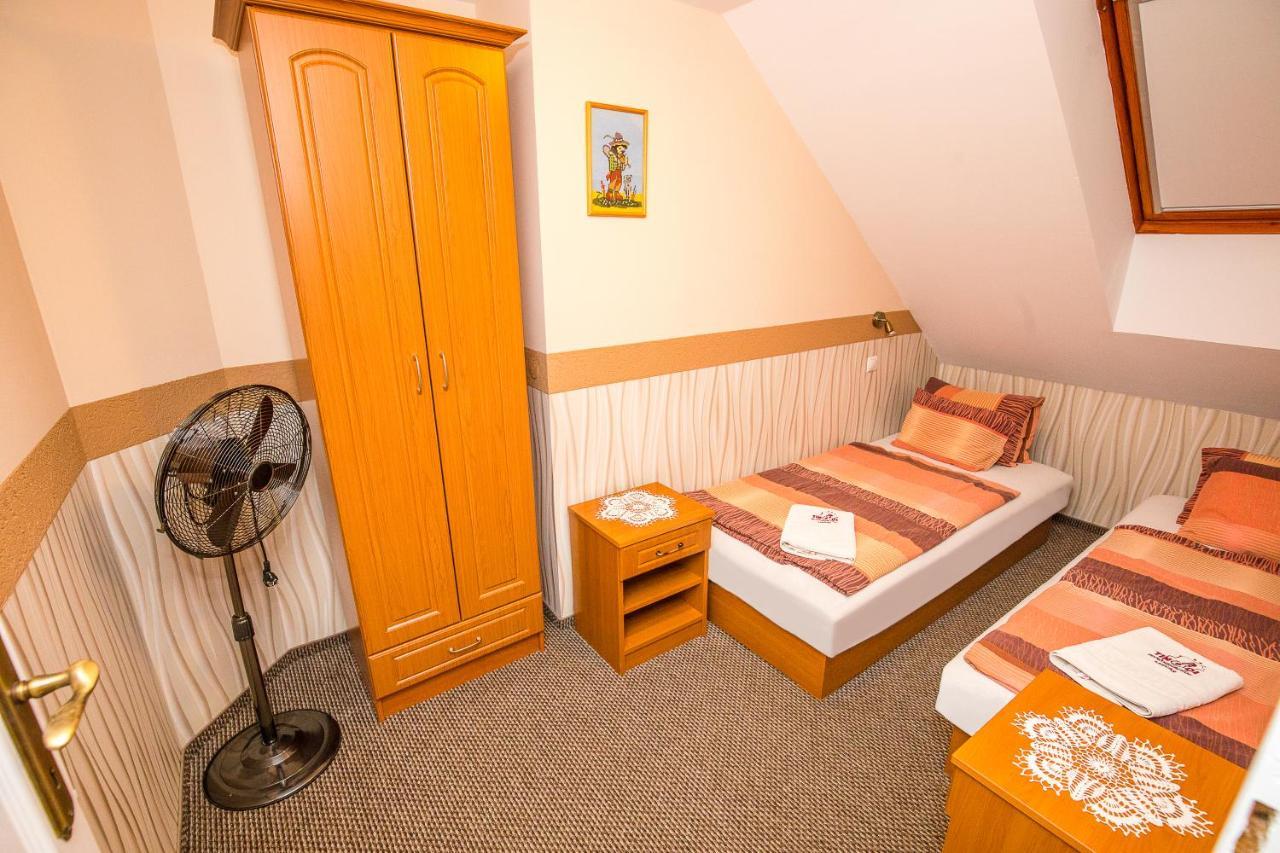 シャールヴァール Tinodi Fogado Bed & Breakfast エクステリア 写真