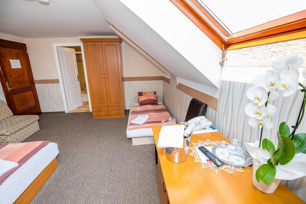シャールヴァール Tinodi Fogado Bed & Breakfast エクステリア 写真