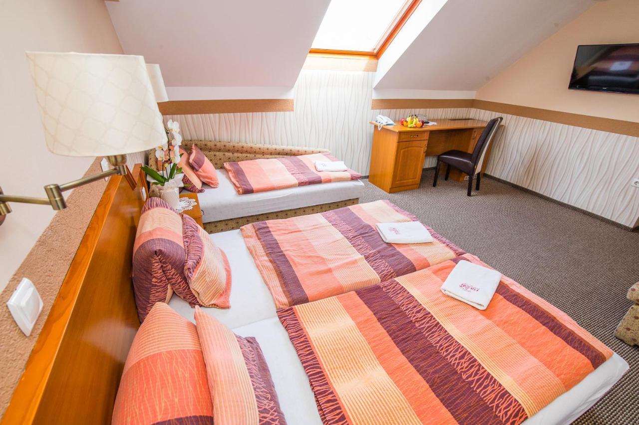 シャールヴァール Tinodi Fogado Bed & Breakfast エクステリア 写真