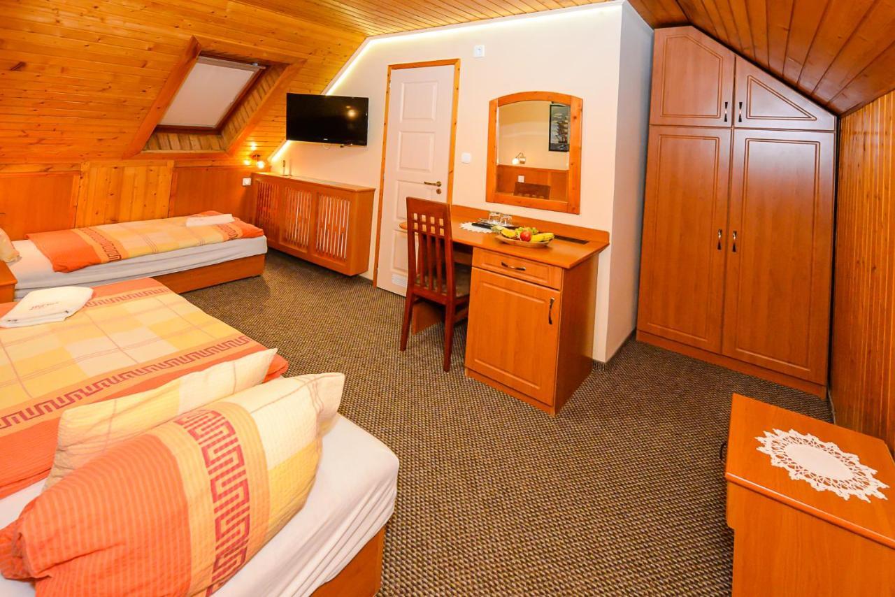 シャールヴァール Tinodi Fogado Bed & Breakfast エクステリア 写真
