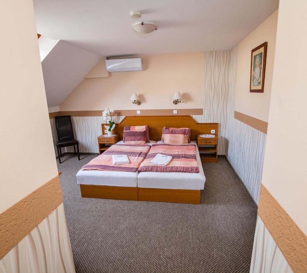 シャールヴァール Tinodi Fogado Bed & Breakfast エクステリア 写真