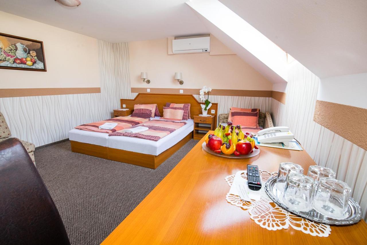 シャールヴァール Tinodi Fogado Bed & Breakfast エクステリア 写真