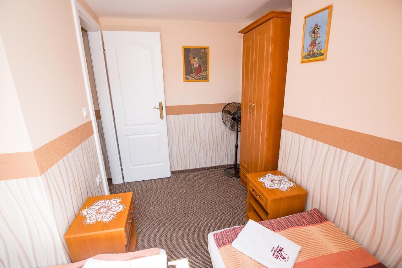 シャールヴァール Tinodi Fogado Bed & Breakfast エクステリア 写真