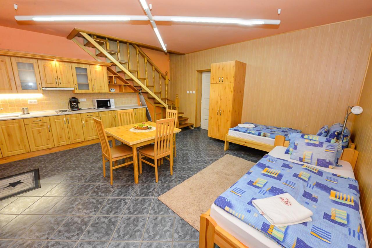 シャールヴァール Tinodi Fogado Bed & Breakfast エクステリア 写真