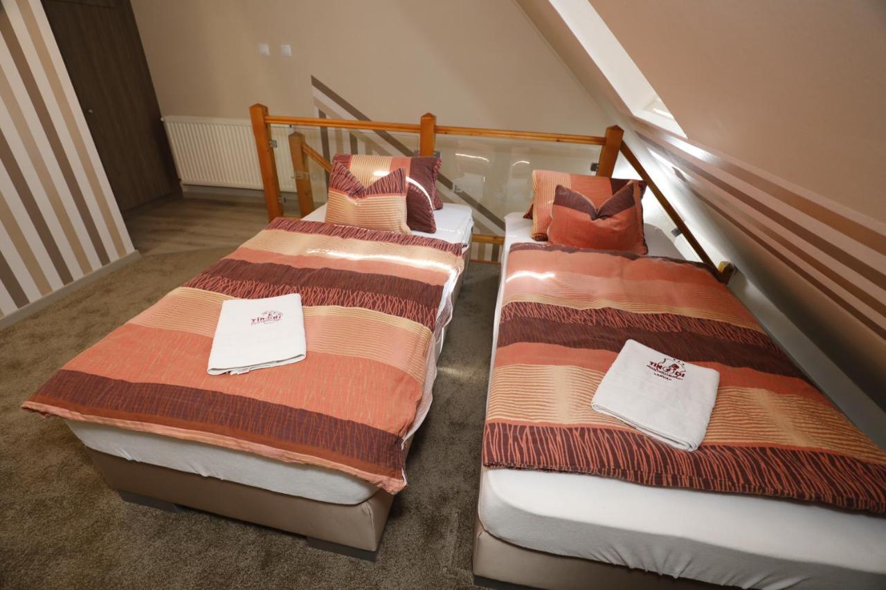 シャールヴァール Tinodi Fogado Bed & Breakfast エクステリア 写真