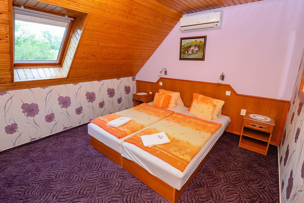 シャールヴァール Tinodi Fogado Bed & Breakfast エクステリア 写真